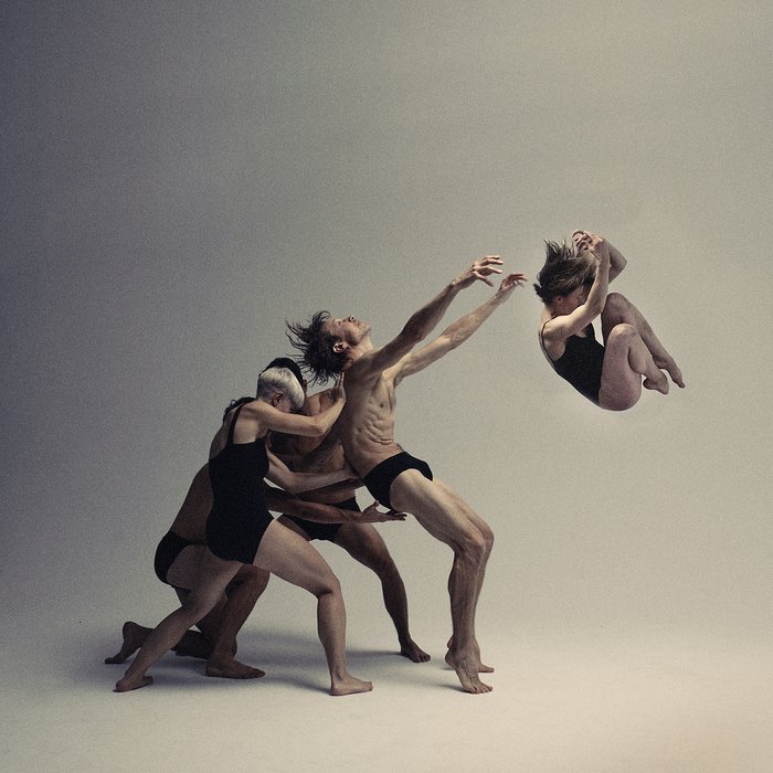 Compagnie Virginie Brunelle performing Les Corps Avalés