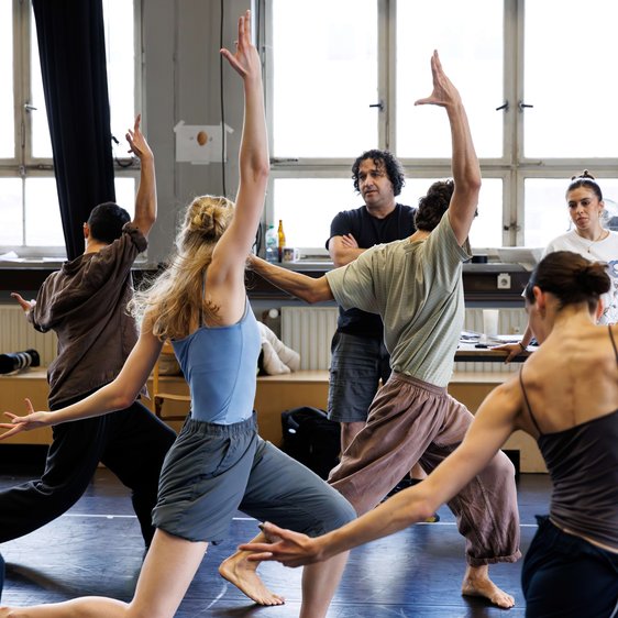 Die Gauthier Dance JUNIORS bei den Proben zu Barak Marshalls Stück "Barker"